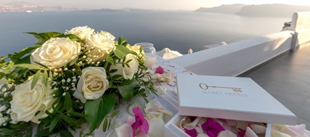 Honeymoon Suite with Private Outdoor Hot Tub and Caldera View