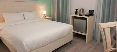 Petite Economy Room