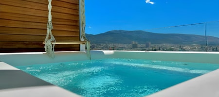 Penthouse Suite with private Infinity Jacuzzi