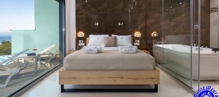 1 Bedroom Suite with InDoor Jacuzzi and Sea View
