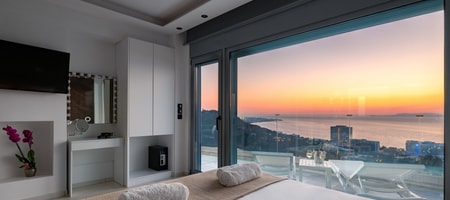 2 Bedroom Suite with InDoor Jacuzzi and Sea View