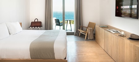 Executive Suite with Sea View and Heated Pool