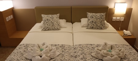 Triple room side sea view