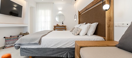 Premium Suite with Hot Tub And Pool View