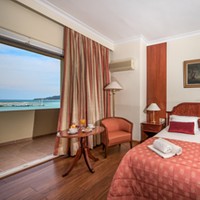 Honeymoon Suite