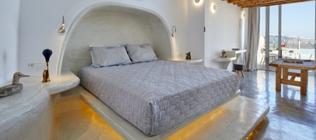 Cave Suite Outdoor Private Pool & Caldera View