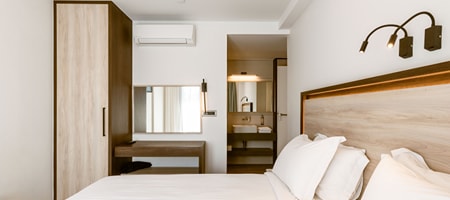 Deluxe Two Bedroom Apartment with Jetted Tub