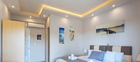 Luxury Triple Room with Shared Pool