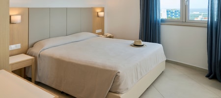 One-Bedroom Suite Sea View