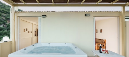 Superior Two Bedroom Apartment with Jacuzzi and Sea View