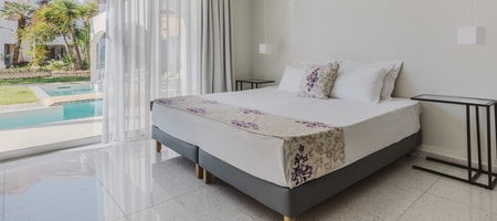 Superior Open Plan Suite with Shared Pool