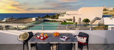 Sea & Pool View Apartment