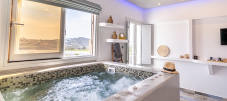 Elegant Suite with indoor hot tub and sea view
