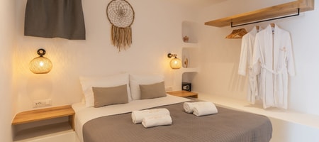 Grand Suite with Sea and Pool View & Outdoor Jacuzzi