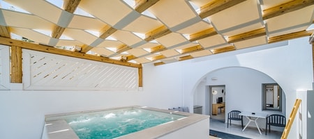 Elegant Suite with Hot Tub
