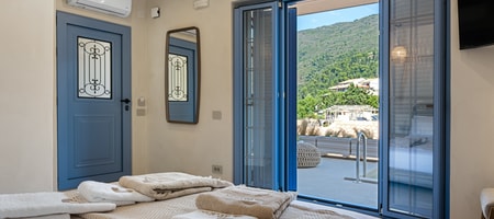 Honeymoon Suite with Jacuzzi & Sea View