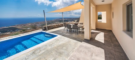 Villa Assyrtiko with private heated pool