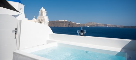 Full Moon | Iconic Two-Bedroom Cave Villa with Hot Tub and Caldera View