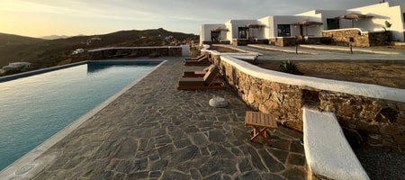 Thronos Suites