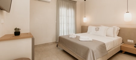 Deluxe Family Room (connecting)