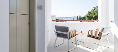 Comfort Two-Bedroom Upper Floor Apartment with Sea View