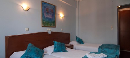 Double room with extra bed (3 Adults)