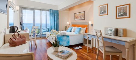 Double or Twin Room with Sea view