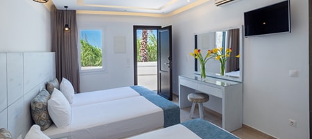 Triple Studio with Private Terrace and Outdoor Jacuzzi