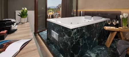 The Wood Junior Suite with Hot Tub 32m²