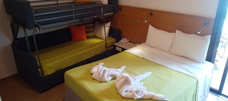 Room with double bed and bunk bed (2+2 guests)