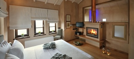 Honeymoon Suite with Indoor Jacuzzi | Fireplace and Panoramic View