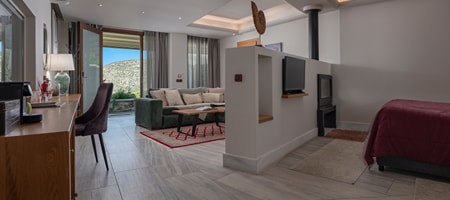 Valeni Grand Suite with Indoor Jacuzzi and Panoramic View