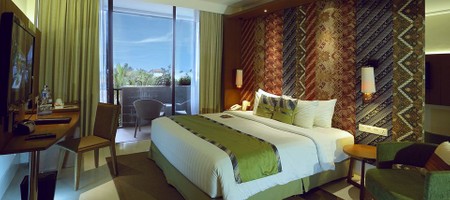 Deluxe Pool View Room