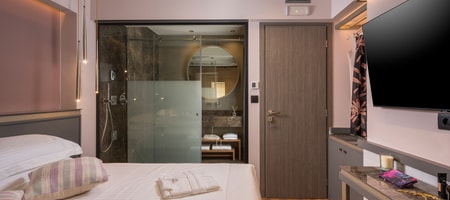 King Suite with Balcony (Red)
