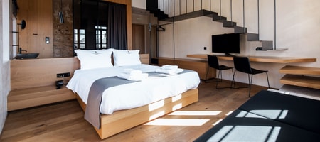 Honeymoon Suite with Private Terrace Hot Tub & Old Town View