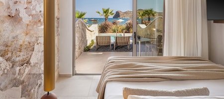 Horizon Sea Front Suite Private Pool