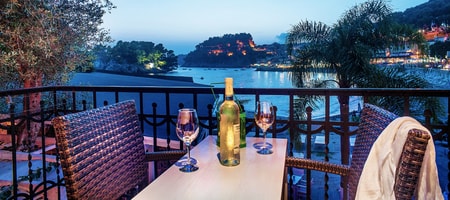 Superior Suite Sea View and Historic Castle View