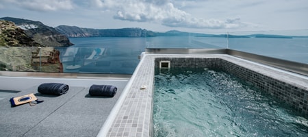 Grand Cave Villa with Outdoor Hot Tub