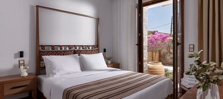 One Bedroom Suite with Outdoor Hot tub and Private Garden