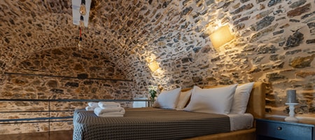 Voltes 03 - Deluxe Studio Suite | 2 Single Beds | Double Sofa | Shared Kitchen & Patio | Sleeps 4