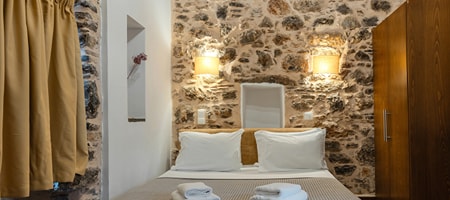 Voltes 04 - Standard Double Room | 1 Queen Size Bed | Shared Kitchen & Patio | Sleeps 2