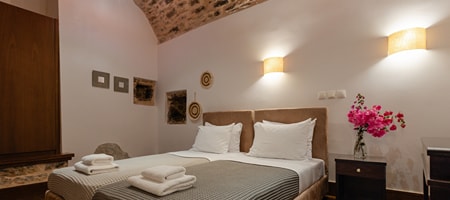 Voltes 11 - Standard Studio | 2 Single Beds & Kitchenette | Sleeps 2