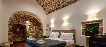 Voltes 14 - Standard Room | 2 Single Beds | Shared Kitchen & Patio | Sleeps 2