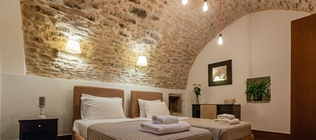 Voltes 15 - Deluxe studio | 2 Single Beds | Double Sofa & Private Kitchen | Sleeps 4
