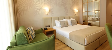 Triple with Partial Sea View