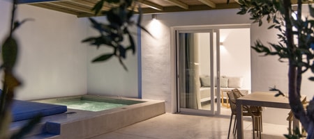 Triantaros Deluxe Apartment