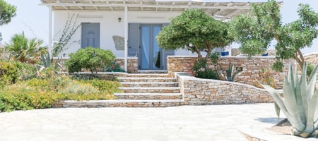 Superior studio with garden and sea view