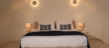 Deluxe Suite with Sea and Pool View
