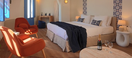 Grand Suite with Courtyard and Side Sea View