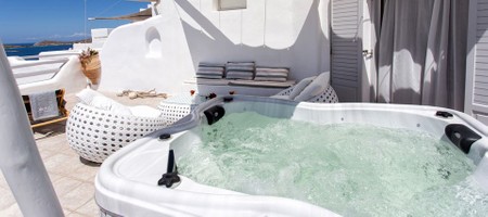 Suite with Outdoor Jacuzzi and Sea View